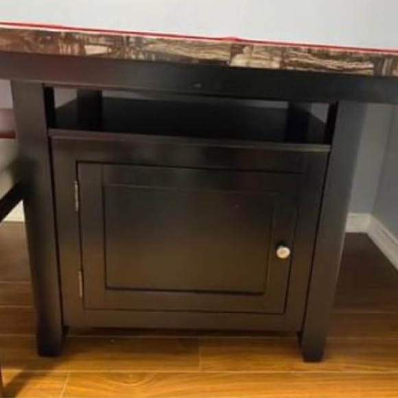 A dining table set - Picture 2 of 4